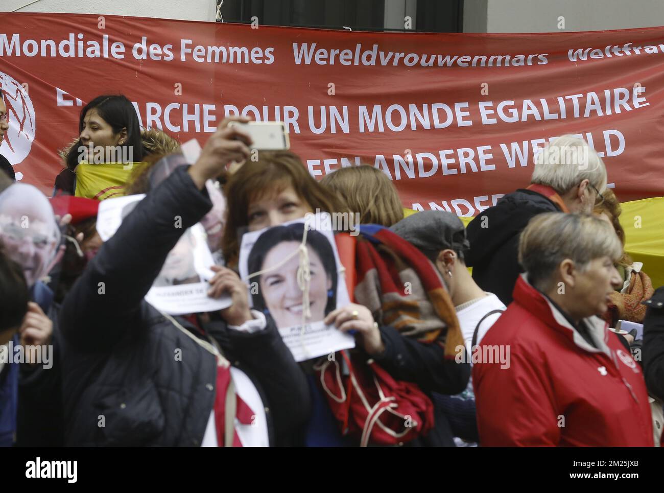 L'illustration montre une manifestation à l'occasion de la Journée internationale de la femme, le samedi 04 mars 2017, à Bruxelles. BELGA PHOTO NICOLAS MATERLINCK Banque D'Images