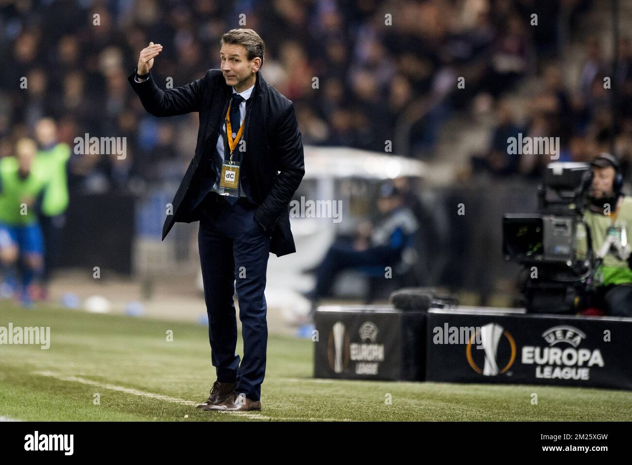 Albert Stuivenberg, entraîneur en chef de Genk, photographié lors du match de retour des 1/8 finales de la compétition Europa League entre l'équipe de football belge KRC Genk et le club belge KAA Gent, jeudi 16 mars 2017, à Genk. La première jambe de Gand s'est terminée sur un résultat de 2-5. BELGA PHOTO JASPER JACOBS Banque D'Images