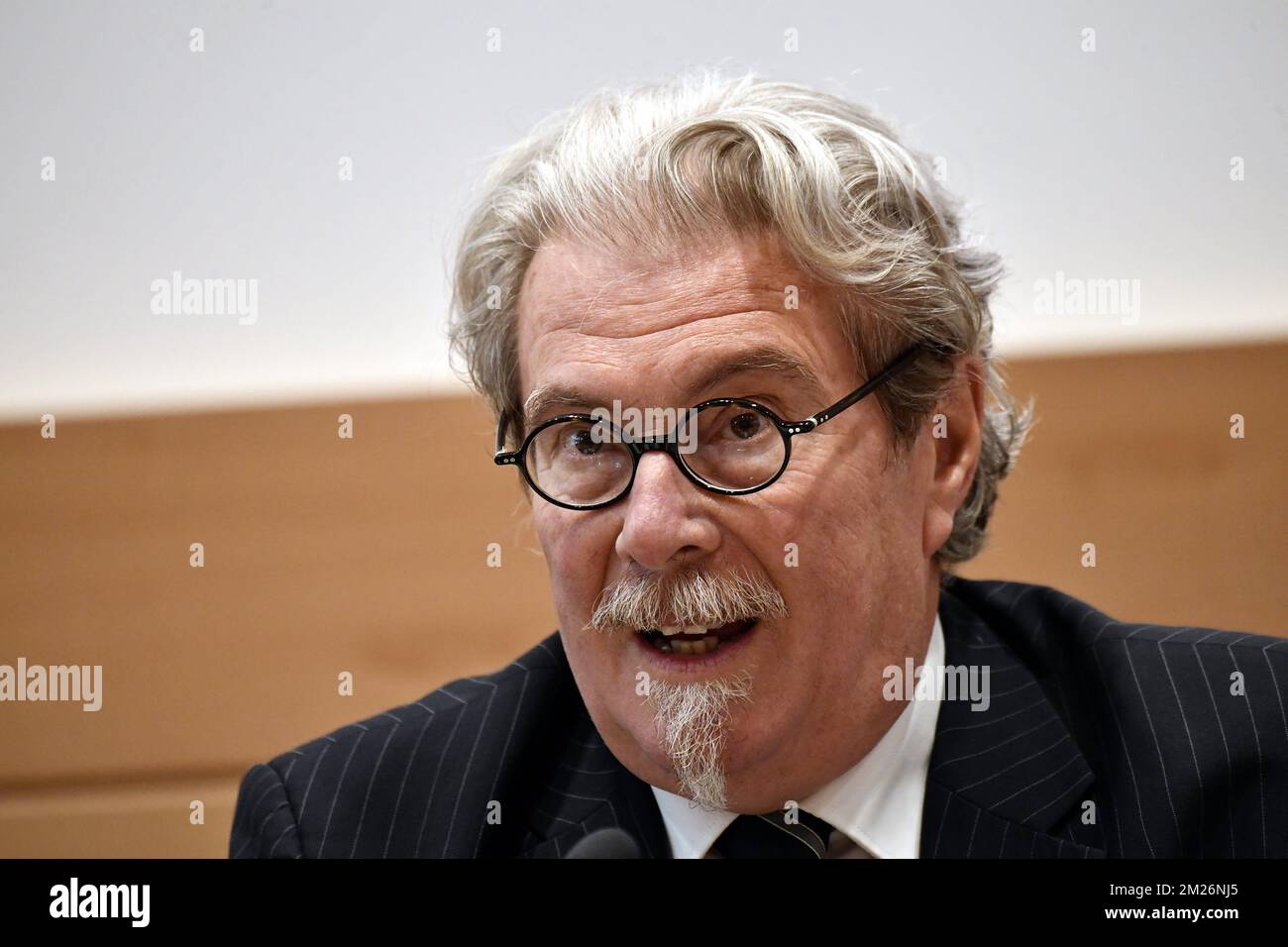 Ancien président du CTIF - TFI (cel for the Treatment of Financial informations) Jean-Claude Delepierre photographié lors d'une session de la commission d'enquête parlementaire sur l'accord de plaidoyer, au Parlement fédéral, à Bruxelles, le mercredi 26 avril 2017. La Commission enquête sur les villes qui ont conduit à l'approbation et à l'application de la loi du 14 avril 2011 relative à l'accord sur le moyen. BELGA PHOTO ERIC LALMAND Banque D'Images