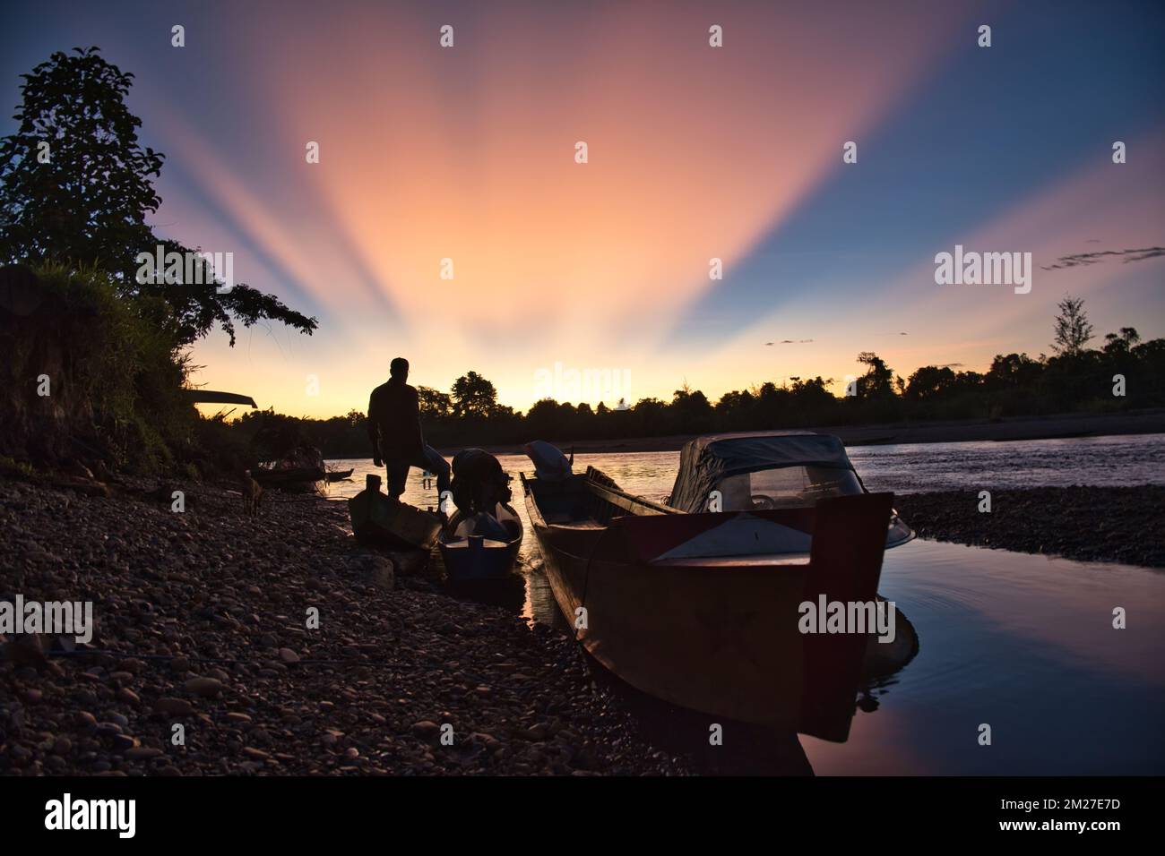 Coucher de soleil au village de Mabul pris @Mabul village, district de Korowai Buluanop., Papouasie, Indonésie Banque D'Images