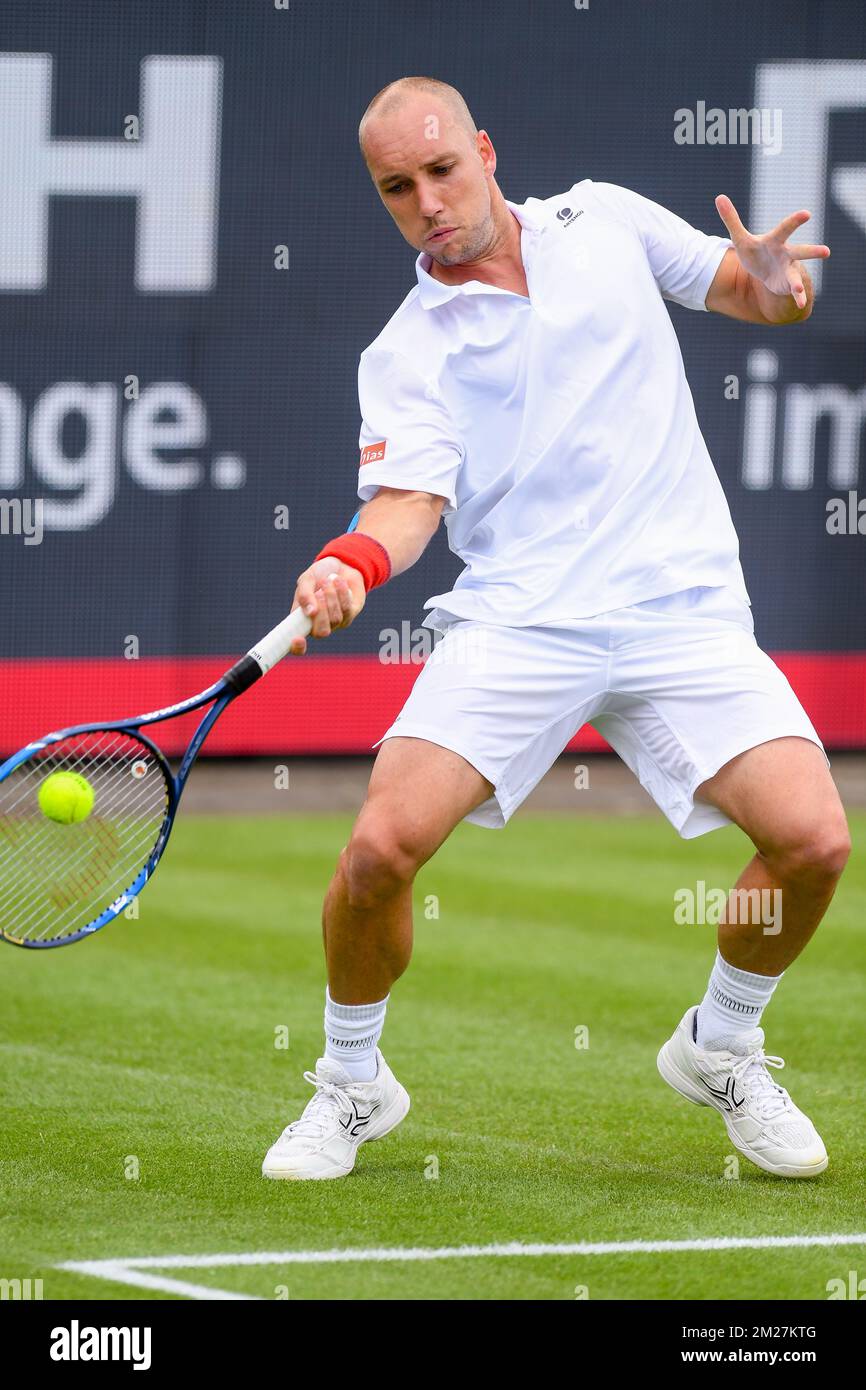 Le Belge Steve Darcis photographié en action lors d'un premier match entre  le Belge Steve Darcis et l'Ukrainien Alexander Dolgopolov dans les singles  hommes au tournoi de tennis Ricoh Open ATP à