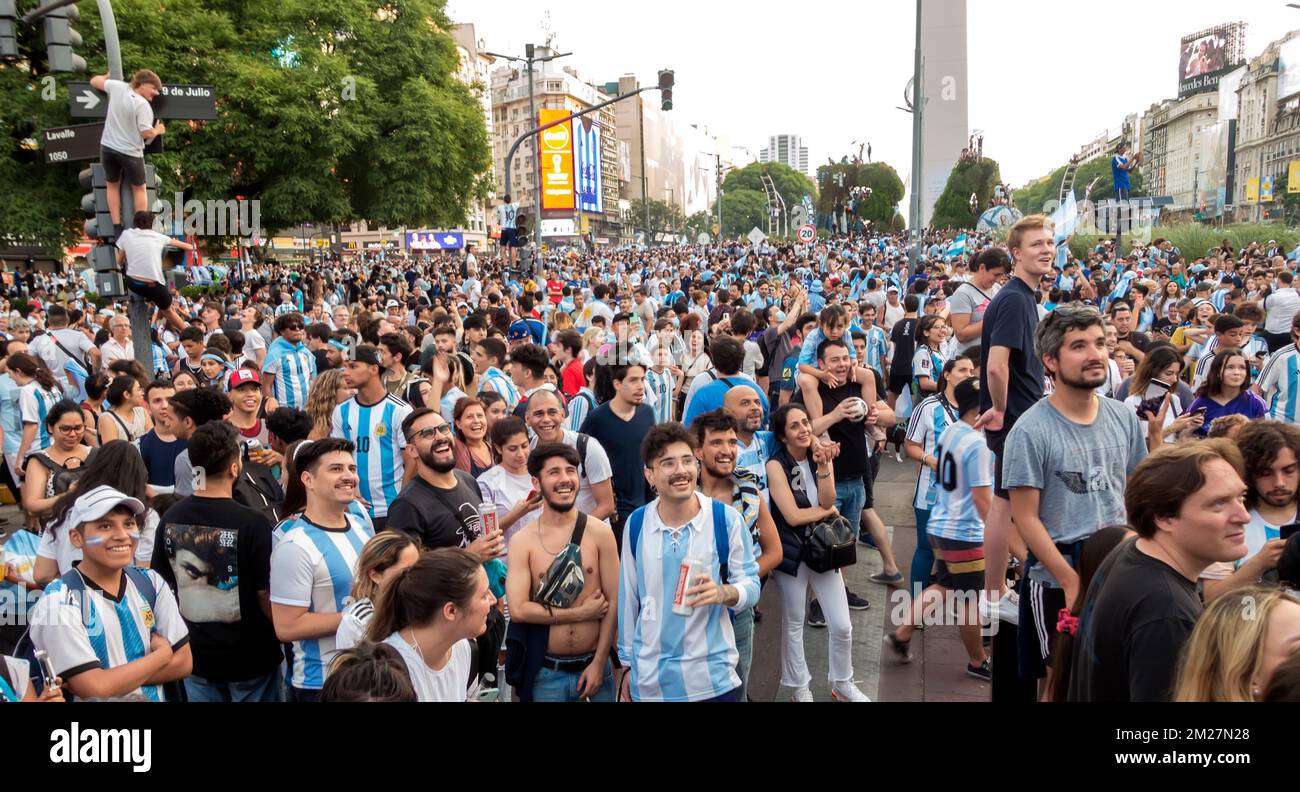 Les fans de football argentins fêtent la coupe du monde de la FIFA 2022 Banque D'Images