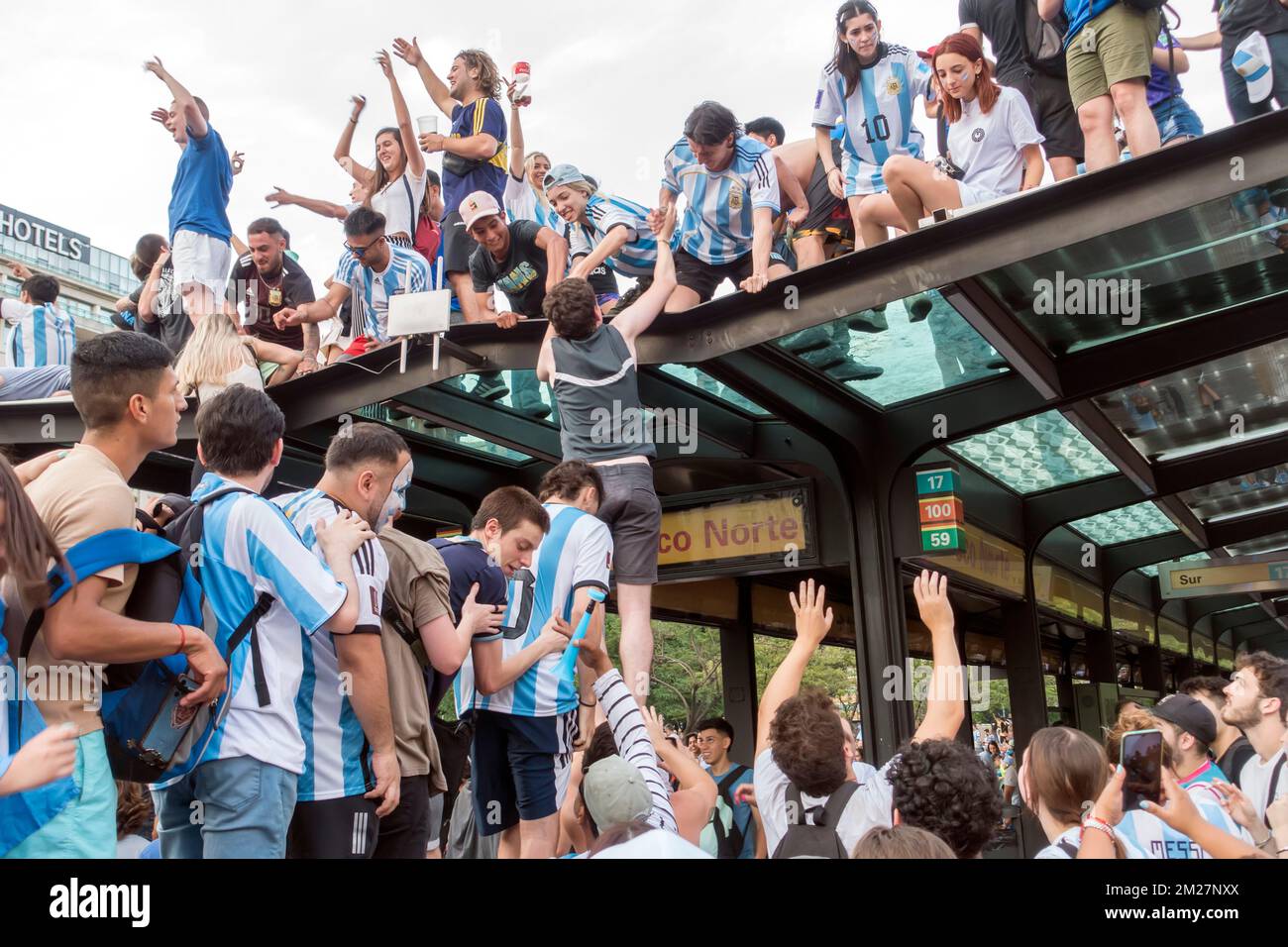 Les fans de football argentins fêtent la coupe du monde de la FIFA 2022 Banque D'Images