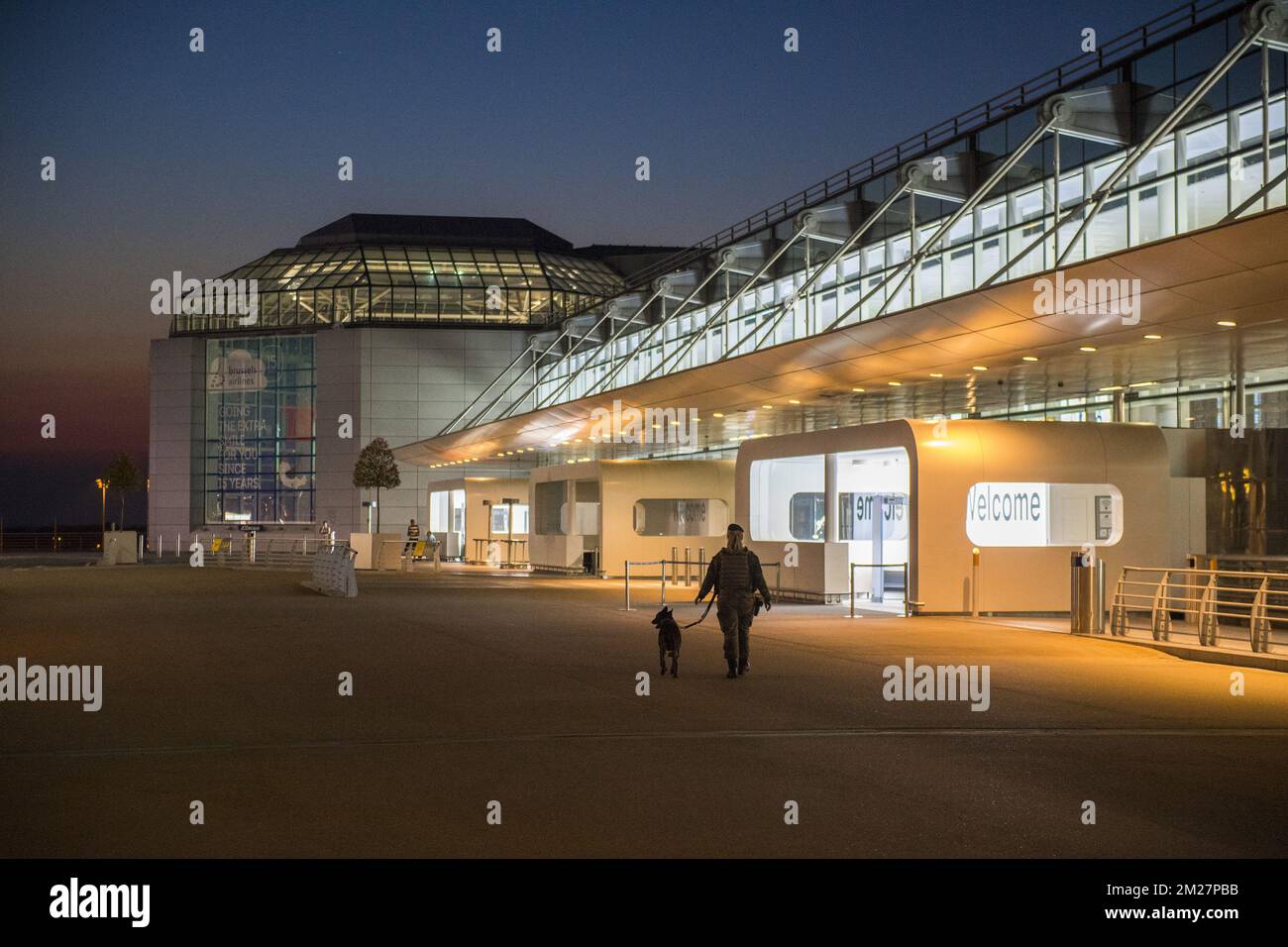 L'illustration montre le personnel militaire après une alerte à la bombe à l'aéroport de Zaventem, dimanche 18 juin 2017. BELGA PHOTO LAURIE DIEFFEMBACQ Banque D'Images