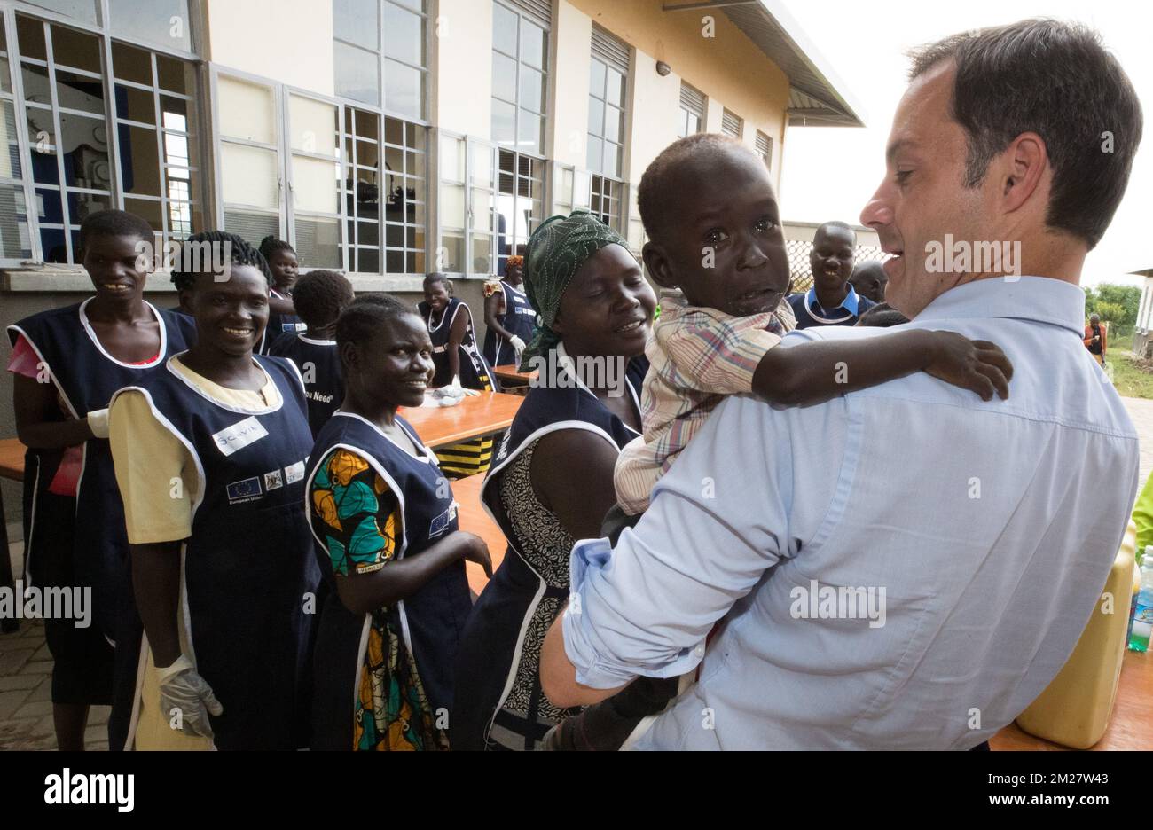 Vice-Premier ministre et ministre du développement de la coopération, de l'Agenda numérique, des télécommunications et des services postaux Alexander de Croo, en photo lors d'une visite aux activités de Caritas dans le camp de réfugiés bidi bidi, près de Yumbe, en Ouganda, Au cours d'une mission humanitaire avec le Vice-Premier Ministre et Ministre de l'aide au développement de Croo du 19 au 23 juin, jeudi 22 juin 2017. BELGA PHOTO BENOIT DOPPAGNE Banque D'Images