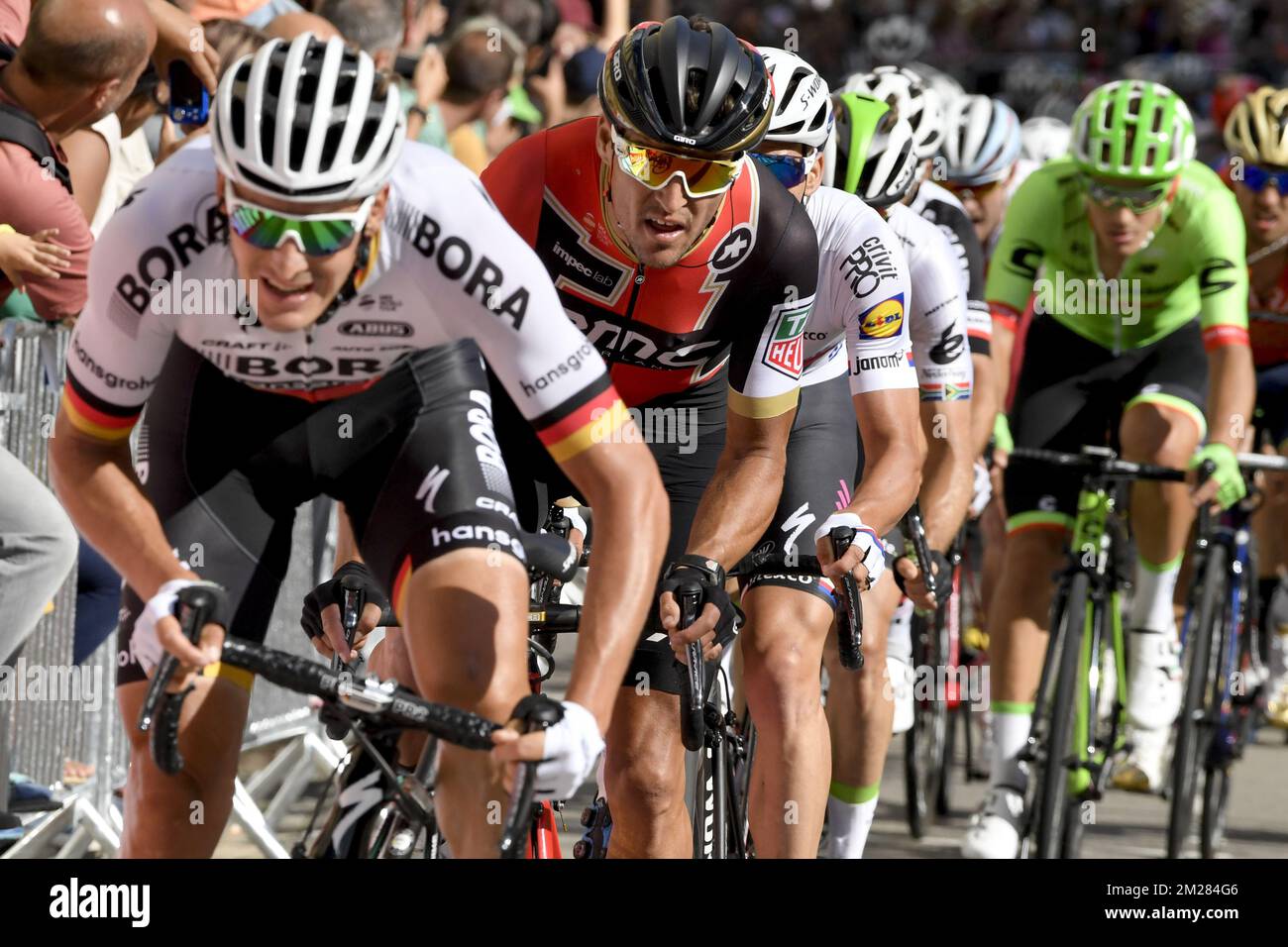 German Marcus Burghardt de Bora - Hansgrohe, Belge Greg Van Avermaet de BMC Racing Team et Tchèque Zdenek Stybar des étages Quick-Step photographiés en action pendant la troisième étape de l'édition 104th de la course cycliste Tour de France, à 212,5 km de Verviers, Belgique à Longwy, France, Lundi 03 juillet 2017. Le Tour de France de cette année a lieu du 1er juillet à 23 juillet. BELGA PHOTO POOL BERNARD PAPON Banque D'Images