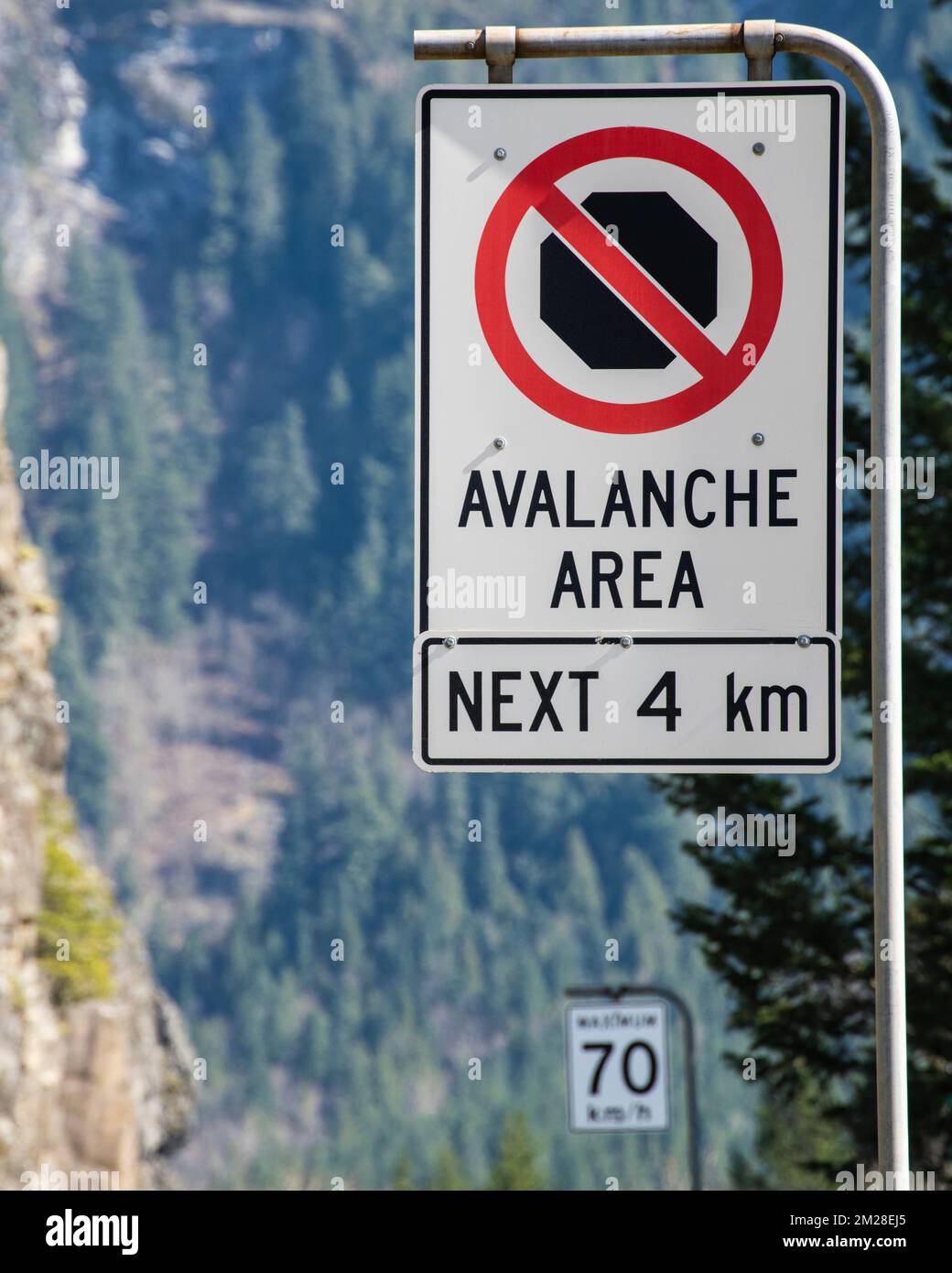 Panneau de la région des avalanches à la jonction de l'autoroute à Hope, Colombie-Britannique, Canada Banque D'Images