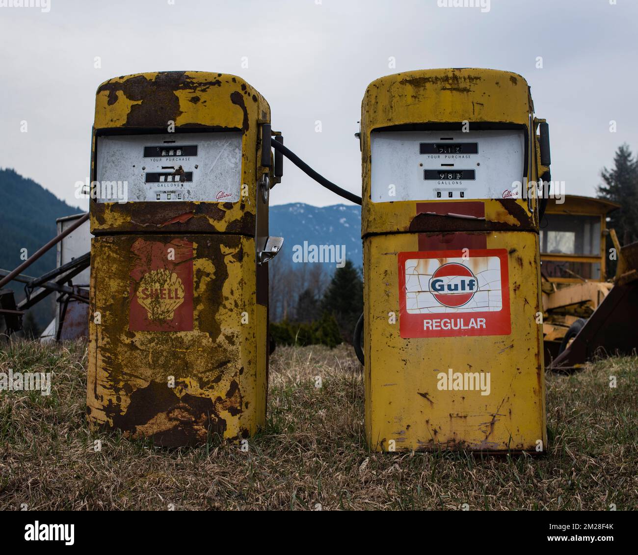 Pompes à gaz anciennes à North Bend, Colombie-Britannique, Canada Banque D'Images Pompes à gaz anciennes à North Bend, Colombie-Britannique, Canada Banque D'Images