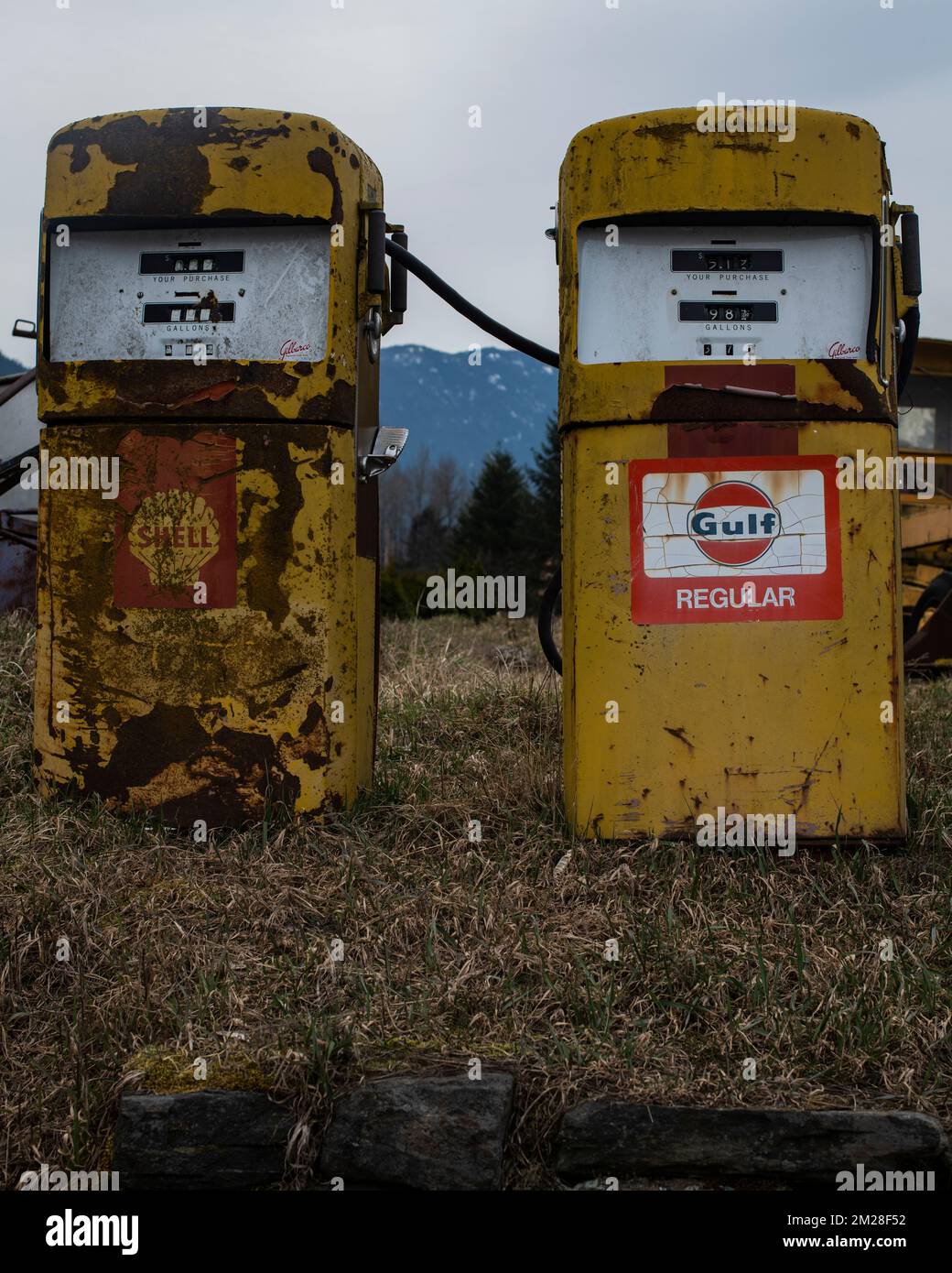 Pompes à gaz anciennes à North Bend, Colombie-Britannique, Canada Banque D'Images Pompes à gaz anciennes à North Bend, Colombie-Britannique, Canada Banque D'Images