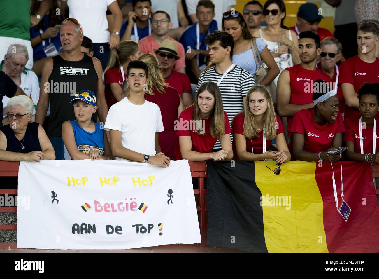 Belgique fans photographiés pendant le premier jour des Championnats d'Europe d'athlétisme U20, à Grosseto, Italie, jeudi 20 juillet 2017. Cette année, les championnats biannuels pour les athlètes de 19 ans ou moins ont lieu du 20 au 23 juillet. BELGA PHOTO JASPER JACOBS Banque D'Images