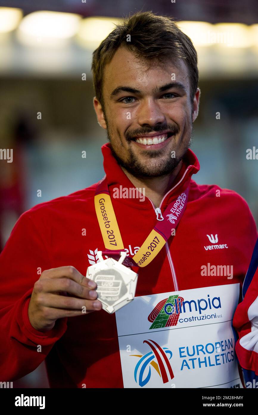 Les Dries de Smet belges célèbrent sur le podium après le troisième jour des Championnats d'Europe d'athlétisme U20, à Grosseto, en Italie, le samedi 22 juillet 2017. Cette année, les championnats biannuels pour les athlètes de 19 ans ou moins ont lieu du 20 au 23 juillet. BELGA PHOTO JASPER JACOBS Banque D'Images