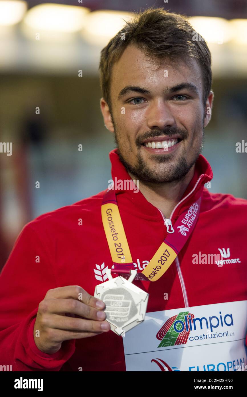 Les Dries de Smet belges célèbrent sur le podium après le troisième jour des Championnats d'Europe d'athlétisme U20, à Grosseto, en Italie, le samedi 22 juillet 2017. Cette année, les championnats biannuels pour les athlètes de 19 ans ou moins ont lieu du 20 au 23 juillet. BELGA PHOTO JASPER JACOBS Banque D'Images