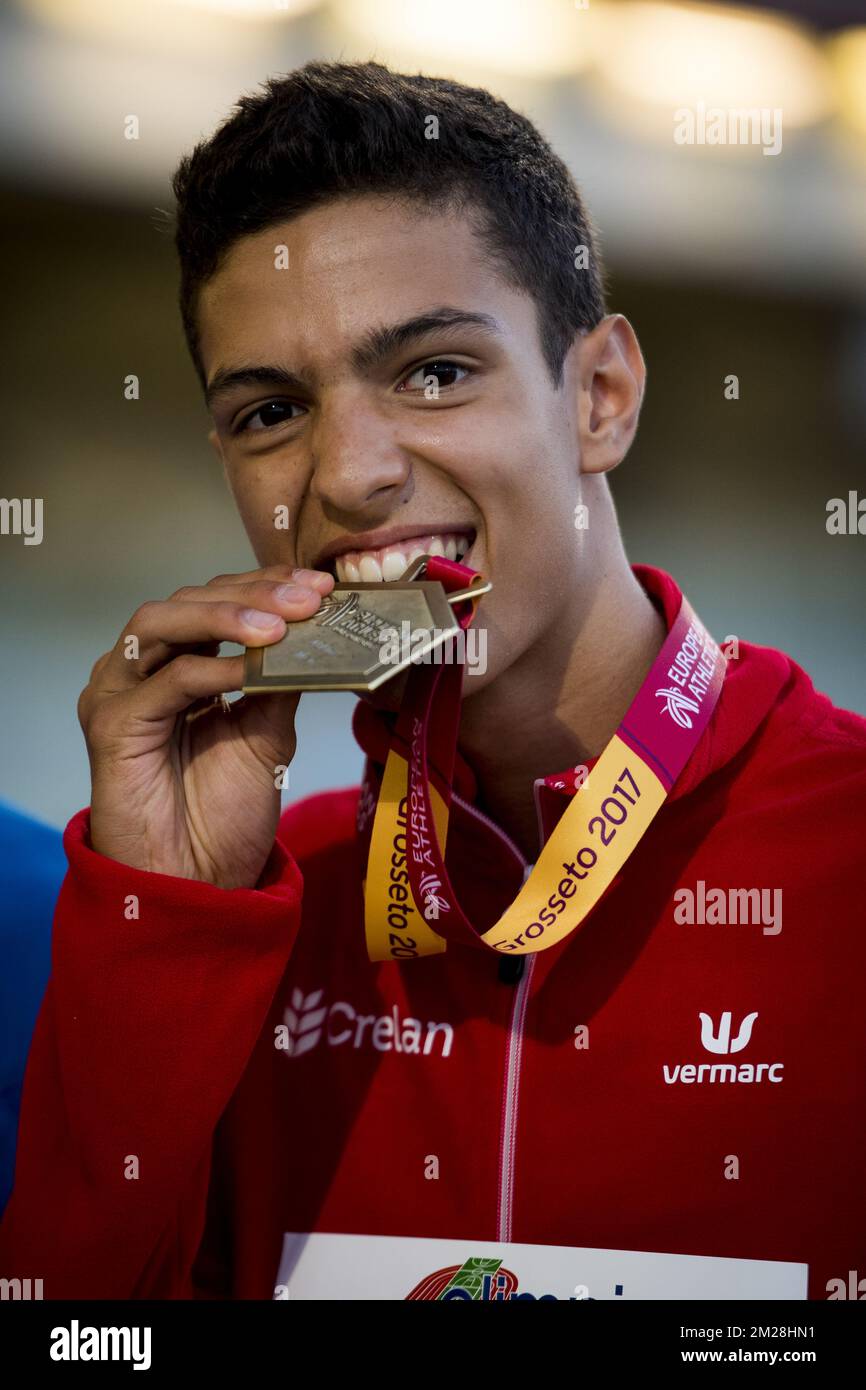Le Belge Jonathan Sacoor célèbre sur le podium après le troisième jour des Championnats d'Europe d'athlétisme U20, à Grosseto, en Italie, le samedi 22 juillet 2017. Cette année, les championnats biannuels pour les athlètes de 19 ans ou moins ont lieu du 20 au 23 juillet. BELGA PHOTO JASPER JACOBS Banque D'Images