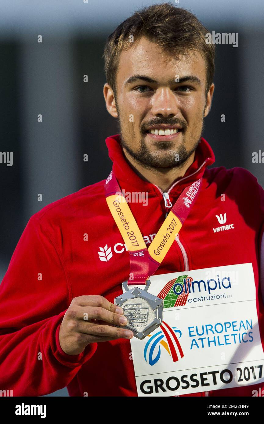 Les Dries de Smet belges célèbrent sur le podium après le troisième jour des Championnats d'Europe d'athlétisme U20, à Grosseto, en Italie, le samedi 22 juillet 2017. Cette année, les championnats biannuels pour les athlètes de 19 ans ou moins ont lieu du 20 au 23 juillet. BELGA PHOTO JASPER JACOBS Banque D'Images