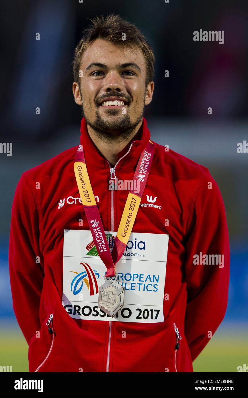 Les Dries de Smet belges célèbrent sur le podium après le troisième jour des Championnats d'Europe d'athlétisme U20, à Grosseto, en Italie, le samedi 22 juillet 2017. Cette année, les championnats biannuels pour les athlètes de 19 ans ou moins ont lieu du 20 au 23 juillet. BELGA PHOTO JASPER JACOBS Banque D'Images