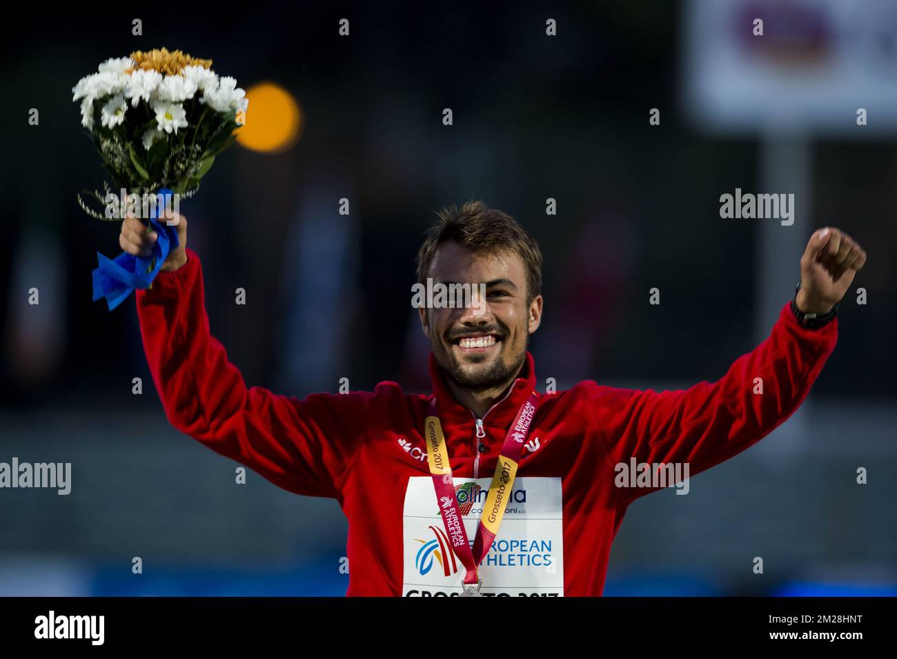 Les Dries de Smet belges célèbrent sur le podium après le troisième jour des Championnats d'Europe d'athlétisme U20, à Grosseto, en Italie, le samedi 22 juillet 2017. Cette année, les championnats biannuels pour les athlètes de 19 ans ou moins ont lieu du 20 au 23 juillet. BELGA PHOTO JASPER JACOBS Banque D'Images