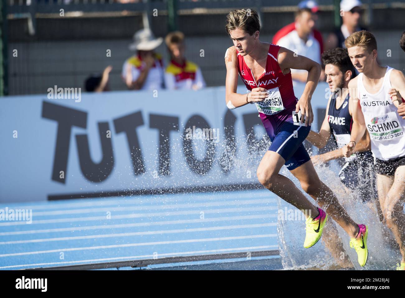 Jakob Ingebrigtsen photographié en action pendant le clocher masculin de 3000m le quatrième jour des Championnats d'Europe d'athlétisme de U20, à Grosseto, Italie, dimanche 23 juillet 2017. Cette année, les championnats biannuels pour les athlètes de 19 ans ou moins ont lieu du 20 au 23 juillet. BELGA PHOTO JASPER JACOBS Banque D'Images