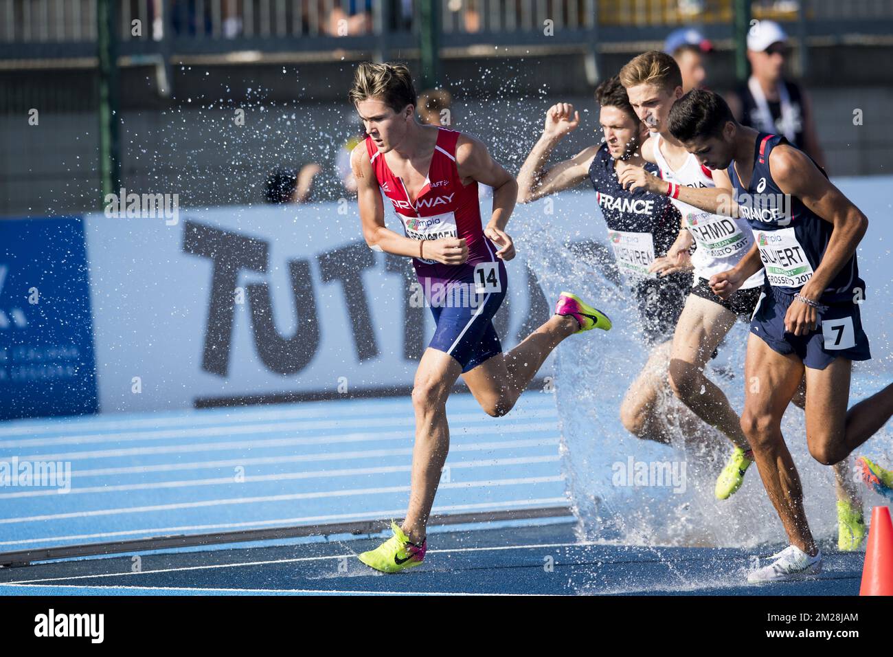 Jakob Ingebrigtsen photographié en action pendant le clocher masculin de 3000m le quatrième jour des Championnats d'Europe d'athlétisme de U20, à Grosseto, Italie, dimanche 23 juillet 2017. Cette année, les championnats biannuels pour les athlètes de 19 ans ou moins ont lieu du 20 au 23 juillet. BELGA PHOTO JASPER JACOBS Banque D'Images