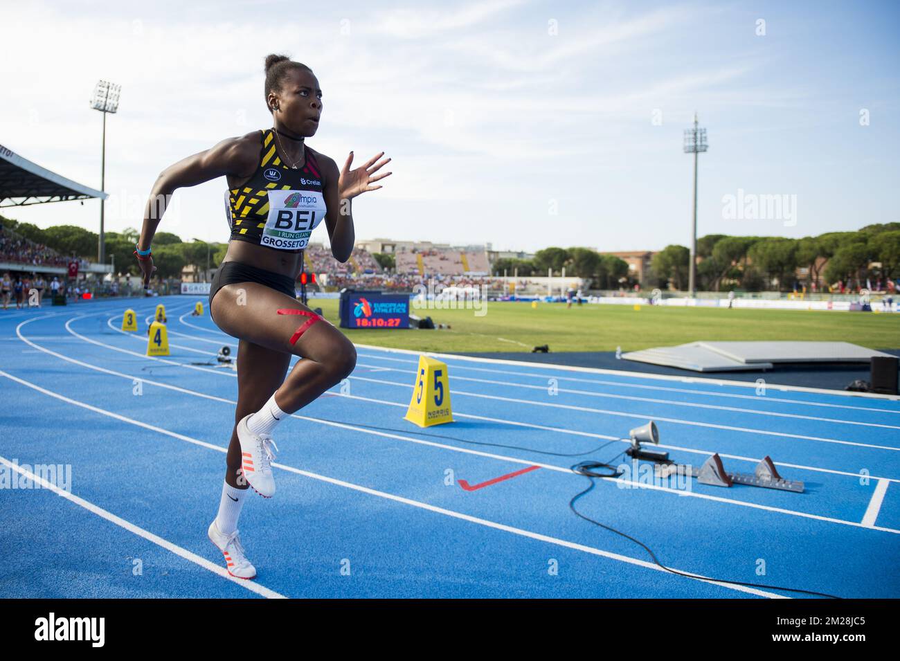 Le Belge Dominique Tchapda photographié en action pendant le relais féminin 4x100m le quatrième jour des Championnats d'Europe Athlétisme U20, à Grosseto, Italie, dimanche 23 juillet 2017. Cette année, les championnats biannuels pour les athlètes de 19 ans ou moins ont lieu du 20 au 23 juillet. BELGA PHOTO JASPER JACOBS Banque D'Images
