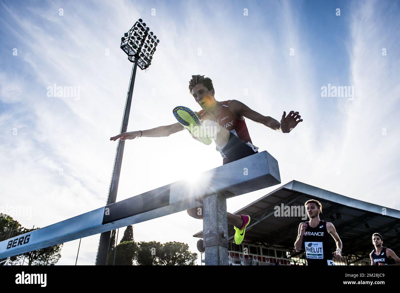 Jakob Ingebrigtsen photographié en action pendant le clocher masculin de 3000m le quatrième jour des Championnats d'Europe d'athlétisme de U20, à Grosseto, Italie, dimanche 23 juillet 2017. Cette année, les championnats biannuels pour les athlètes de 19 ans ou moins ont lieu du 20 au 23 juillet. BELGA PHOTO JASPER JACOBS Banque D'Images