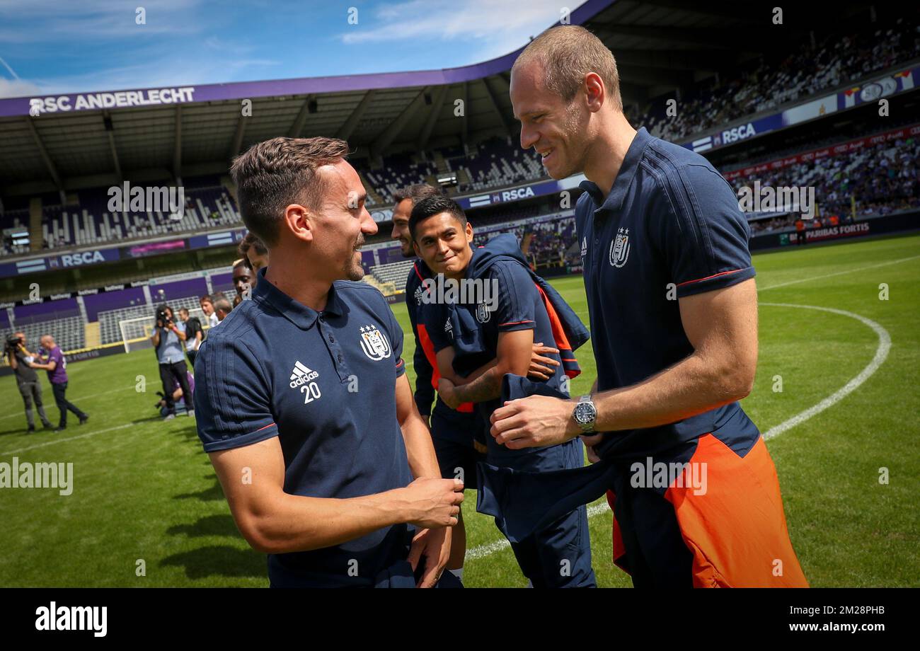 Sven Kums d'Anderlecht et Matz Sels d'Anderlecht photographiés pendant la journée des fans de l'équipe de football RSC Anderlecht, dimanche 30 juillet 2017 à Anderlecht, Bruxelles. BELGA PHOTO VIRGINIE LEFOUR Banque D'Images