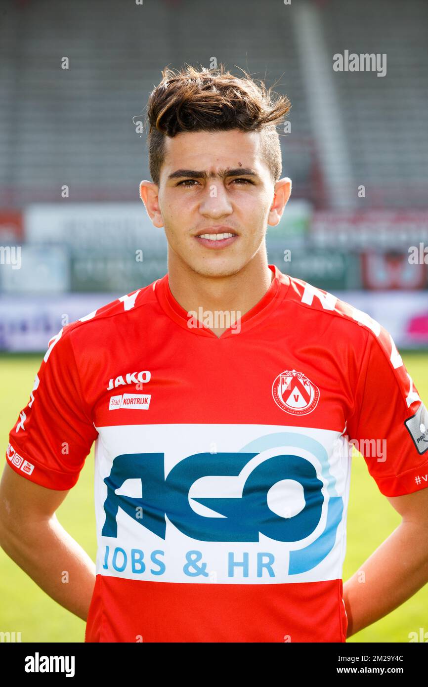 Youcef Atal de Kortrijk pose pour photographe à une autre session après la séance photo de la saison 2017-2018 de l'équipe belge de football de première ligue KV Kortrijk, mardi 26 septembre 2017 à Kortrijk. BELGA PHOTO KURT DESPLENTER Banque D'Images