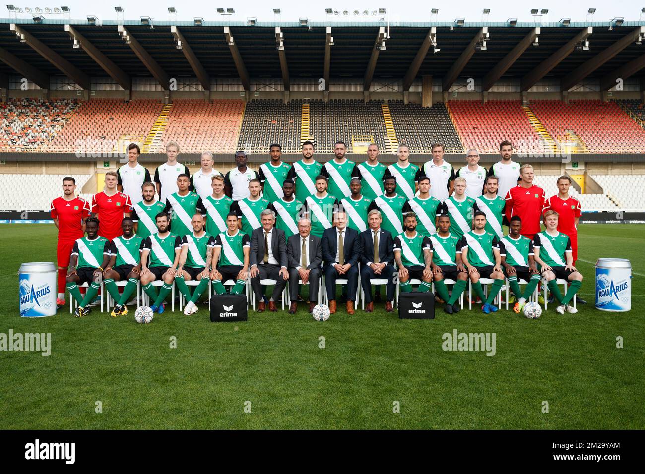 L-R, retour, Bruno Van Hecke (Team Doctor), Bert Vankerschaever (Physio), José Jeunechamps (Assistant Coach), Jean Akakpo (Physical Coach), Emmanuel Imorou, Hector Rodas, Jeremy Taravel, Benjamin Lambot, Aleksandar Sofranac, Pieter-Jan Sabbe (entraîneur de gardien de but), Bernard Smeets (entraîneur adjoint), Bert de Ruytter (Physio), Middle, Miguel Van Damme, Paul Nardi, Christophe Vincent, Crysan Barcelos, Irvin Cardona, Benjamin Delacourt, Jordy Gaspar, Dylan de Belder, Isaac Kone, Johanna Omolo, Jonathan Farias, Gaetan Robail, Stephen Buyl, Brian Vandenbussche, Dimi Carre et front, Tristan Muyumba, Guevi Banque D'Images