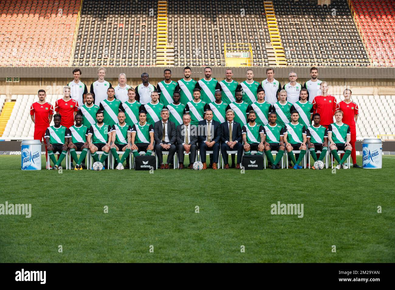 L-R, retour, Bruno Van Hecke (Team Doctor), Bert Vankerschaever (Physio), José Jeunechamps (Assistant Coach), Jean Akakpo (Physical Coach), Emmanuel Imorou, Hector Rodas, Jeremy Taravel, Benjamin Lambot, Aleksandar Sofranac, Pieter-Jan Sabbe (entraîneur de gardien de but), Bernard Smeets (entraîneur adjoint), Bert de Ruytter (Physio), Middle, Miguel Van Damme, Paul Nardi, Christophe Vincent, Crysan Barcelos, Irvin Cardona, Benjamin Delacourt, Jordy Gaspar, Dylan de Belder, Isaac Kone, Johanna Omolo, Jonathan Farias, Gaetan Robail, Stephen Buyl, Brian Vandenbussche, Dimi Carre et front, Tristan Muyumba, Guevi Banque D'Images