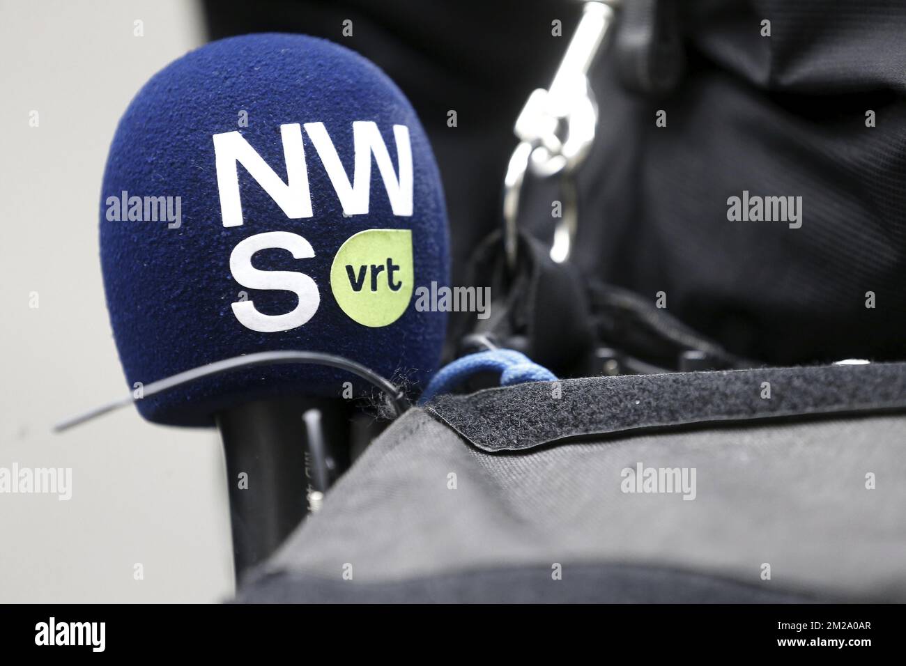 VRT NEWS NWS et logo photographiés lors d'une réunion de Kern, d'une réunion restreinte des ministres et d'une réunion du conseil des ministres, à Bruxelles, le jeudi 28 septembre 2017. BELGA PHOTO NICOLAS MATERLINCK Banque D'Images