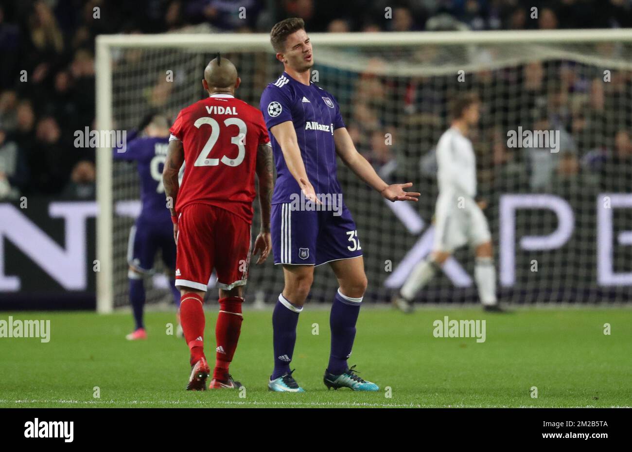 Leander Dendoncker d'Anderlecht a été abattu lors d'un match de football entre le club belge RSC Anderlecht et l'équipe allemande FC Bayern Munchen, mercredi 22 novembre 2017 à Bruxelles, match cinq sur six sur la scène du groupe (groupe B) de la compétition de l'UEFA Champions League. BELGA PHOTO VIRGINIE LEFOUR Banque D'Images
