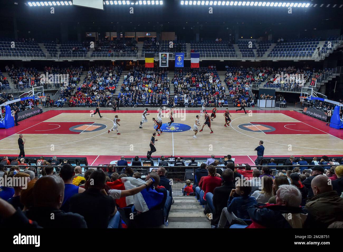 Illustration prise lors du premier match de qualification de basket-ball de la coupe du monde 2019, entre les Lions belges de Belgique et l'équipe nationale de France du groupe E, vendredi 24 novembre 2017 à Merksem, Anvers. BELGA PHOTO LUC CLAESSEN Banque D'Images