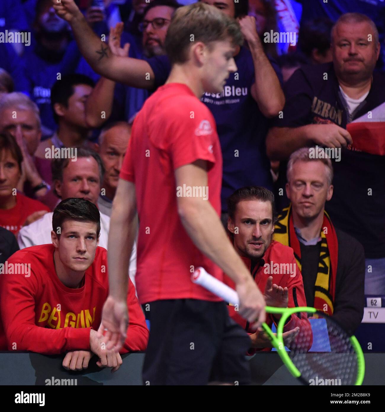Joris de Loore Belge et Ruben Bemelmans Belges photographiés lors d'un match de tennis entre David Goffin Belge et JO-Wilfried Tsonga, quatrième match de la finale du Groupe mondial de la coupe Davis entre la France et la Belgique, dimanche 26 novembre 2017, à Villeneuve-d'Ascq. La finale se joue du 24 au 26 novembre 2017 au stade Pierre-Mauroy à Lille, France. BELGA PHOTO BENOIT DOPPAGNE Banque D'Images