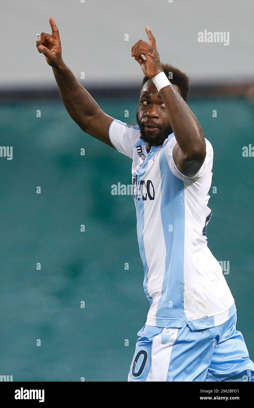 Felipe Caicedo du Latium célèbre après avoir marqué pendant un match de football entre le club belge SV Zulte Waregem et le club italien Societa Sportiva Lazio, le sixième et dernier match de la scène de groupe (Groupe K) de l'UEFA Europa League, jeudi 07 décembre 2017 à Waregem. BELGA PHOTO BRUNO FAHY Banque D'Images