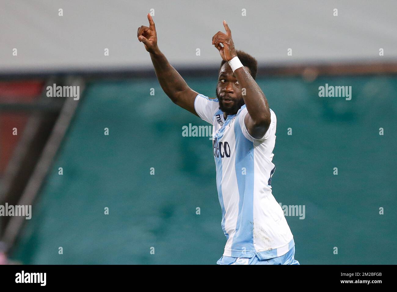 Felipe Caicedo du Latium célèbre après avoir marqué pendant un match de football entre le club belge SV Zulte Waregem et le club italien Societa Sportiva Lazio, le sixième et dernier match de la scène de groupe (Groupe K) de l'UEFA Europa League, jeudi 07 décembre 2017 à Waregem. BELGA PHOTO BRUNO FAHY Banque D'Images