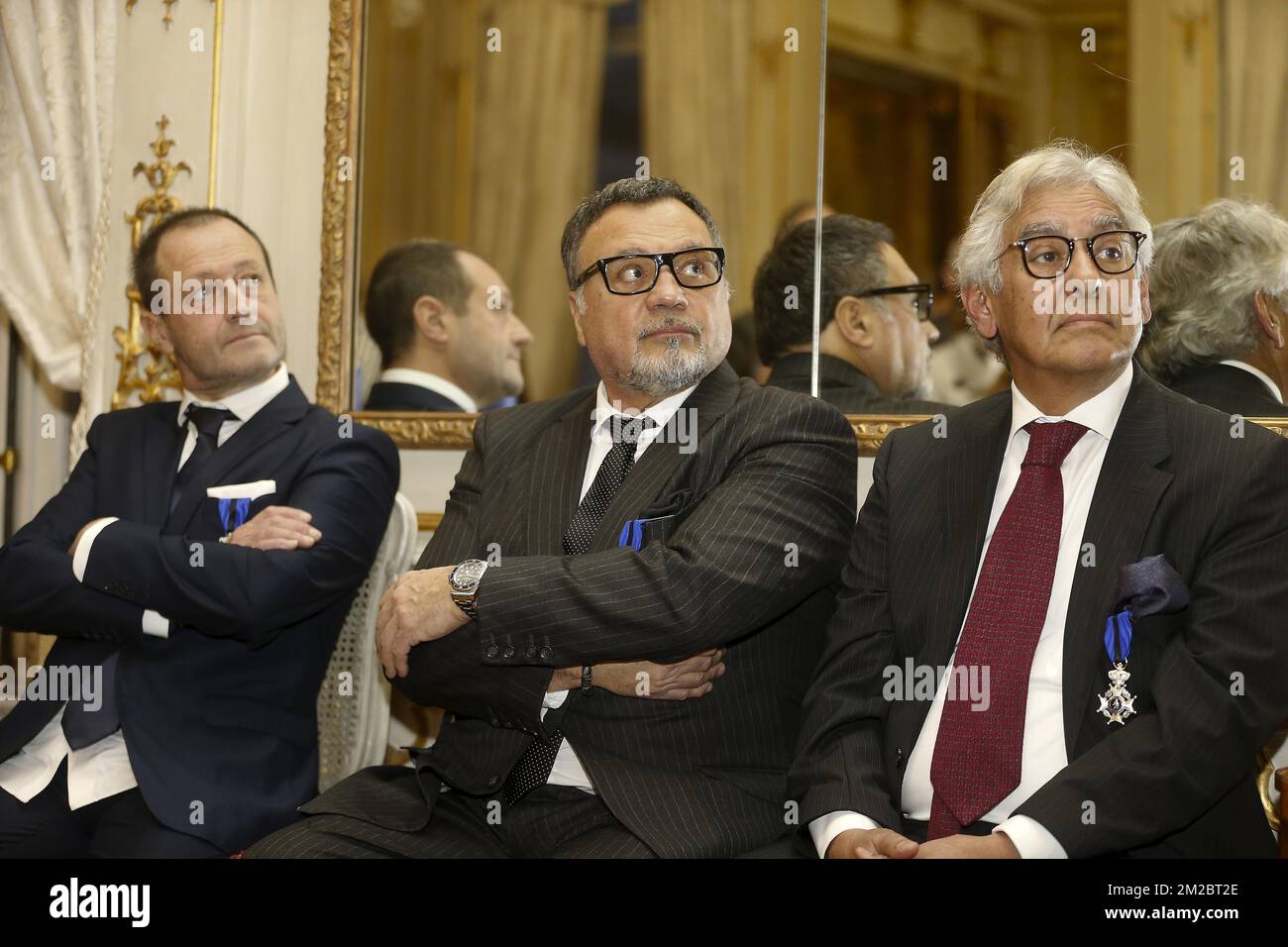Cosimo Zizza du restaurant Da Mimmo, Khaled Zoughlami du restaurant les petits Oignons et Antonio Pinto du restaurant Belga Queen photographié lors d'une cérémonie pour décerner le grade « Chevalier de l'ordre de Léopold II » à divers chefs actifs à Bruxelles, le vendredi 22 décembre 2017 à Bruxelles. BELGA PHOTO NICOLAS MATERLINCK Banque D'Images