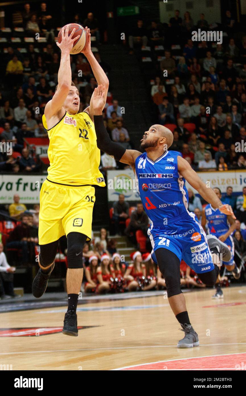 Le match de basket-ball entre Ostende et Willebroek, le jour 12 de la compétition de basketball de la Ligue des Euromils, le samedi 23 décembre 2017 à Ostende. BELGA PHOTO KURT DESPLENTER Banque D'Images