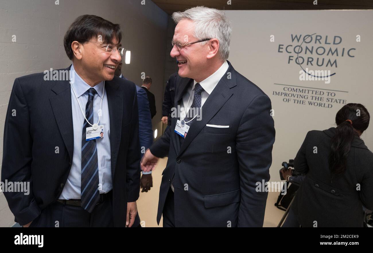 Groupe de géants de l'acier le président d'ArcelorMittal Lakshmi Mittal et le vice-premier ministre et ministre de l'emploi, de l'économie et de la consommation Kris Peeters photographiés lors de l'édition 48th de la réunion annuelle du 'Forum économique mondial' à Davos, Suisse, jeudi 25 janvier 2018. Cette année, le rassemblement de politiciens et de chefs d'entreprise internationaux se déroule du 23 au 26 janvier. BELGA PHOTO BENOIT DOPPAGNE Banque D'Images