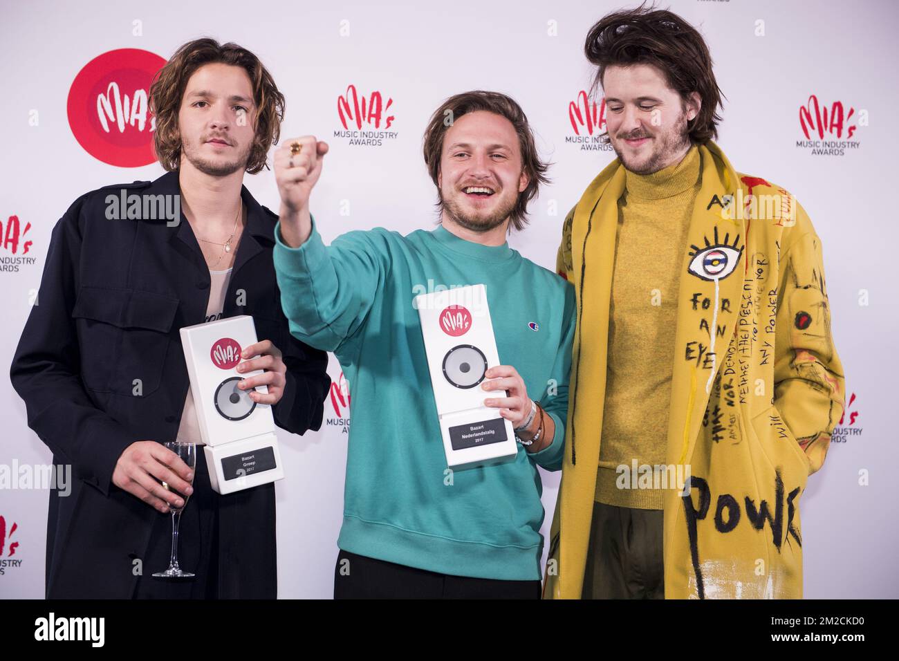 Le groupe de rock Bazart avec des prix là lors de la onzième édition du MIA (Music Industry Award) Award show, à Bruxelles, le mardi 30 janvier 2018. Les prix Mia sont remis par le VRT et Kunstenpunt. BELGA PHOTO JASPER JACOBS Banque D'Images