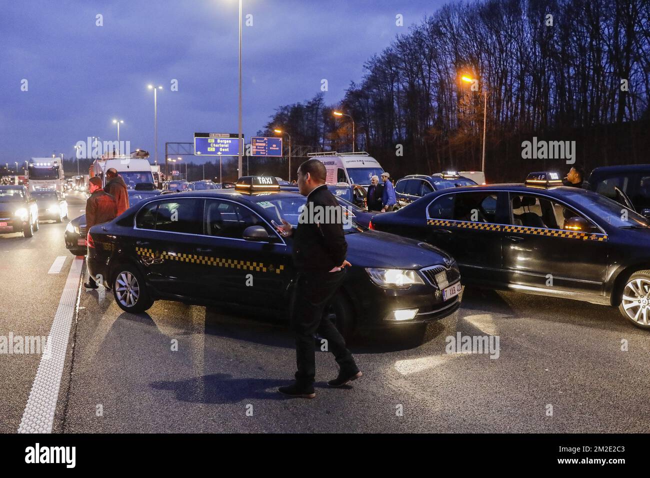 L'illustration montre une action de protestation des chauffeurs de taxi dans le centre-ville de Bruxelles, le mardi 27 mars 2018. BELGA PHOTO THIERRY ROGE Banque D'Images