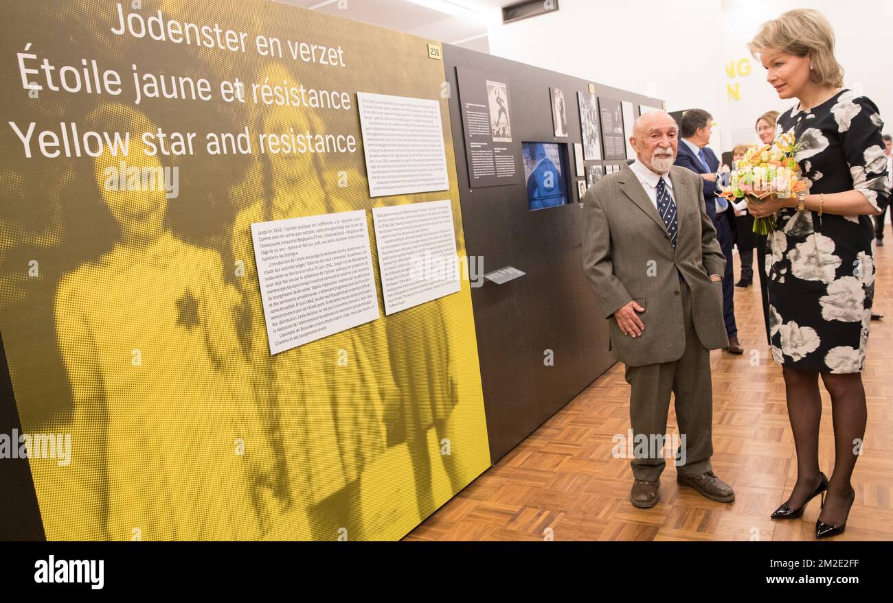 Simon Gronowski, survivant de l'Holocauste, et la reine Mathilde de Belgique photographiés lors d'une visite à la « Kazerne Dossin », un mémorial, un musée et un centre de documentation sur l'Holocauste et les droits de l'homme, mardi 27 mars 2018, à Malines. Gronowski a échappé à la déportation après qu'il ait été libéré du 'vingtième convoi' train de l'Holocauste qui a quitté Mechelen le 19 avril 1943. BELGA PHOTO BENOIT DOPPAGNE Banque D'Images