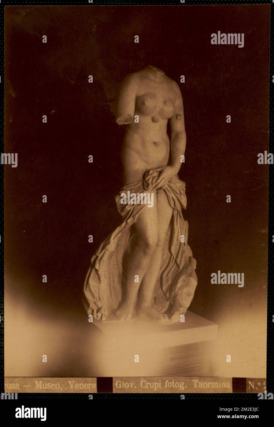 [...]cusa - Museo, Venere , Antiquités, Sculpture, Goddess, Vénus déité romaine. Collection Nicholas Catsimpolas Banque D'Images