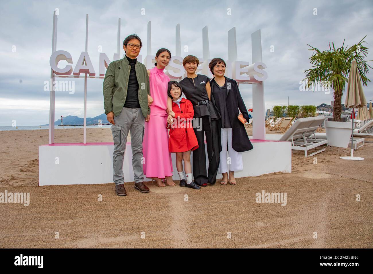 Kim Cheol-Gyu, Lee Bo-Young, Heo Yool, Jeong Seo-Kyeong et le parc Jee-Young assistent à la séance photo internationale de Cannes 1st | Kim Cheol-Gyu, Lee Bo-Young, Heo Yool, Jeong Seo-Kyeong et Park Jee-séent au festival de la jeunesse de Cannes 1er. 09/04/2018 Banque D'Images