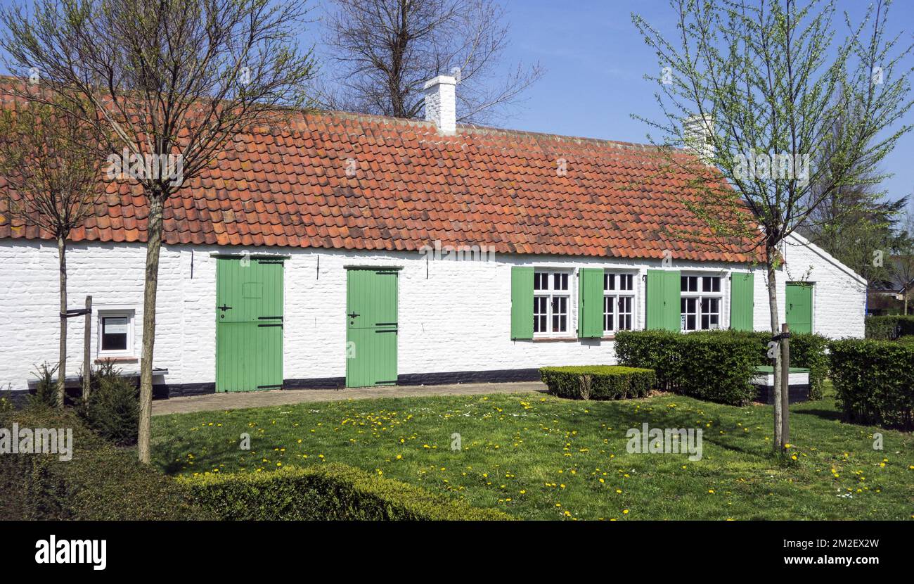 Jommekeshuis / Huisje Nys-Vermoote, ancienne maison de pêcheur maintenant musée sur la bande dessinée belge Jommeke à Sint-Idesbald, Koksijde, Belgique | petite maison Nys-Vermoote / maison de Jommeke à Saint-Idesbald / Coxyde, Belgique 19/04/2018 Banque D'Images