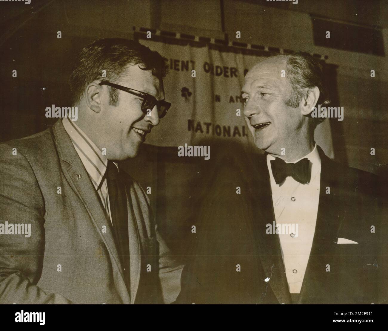 David Burke et Jack Lynch, lors d'une rencontre internationale de l'ordre ancien des Hiberniens à Dublin, Irlande , Lynch, John, 1917-1999, Ordre ancien des Hiberniens Banque D'Images