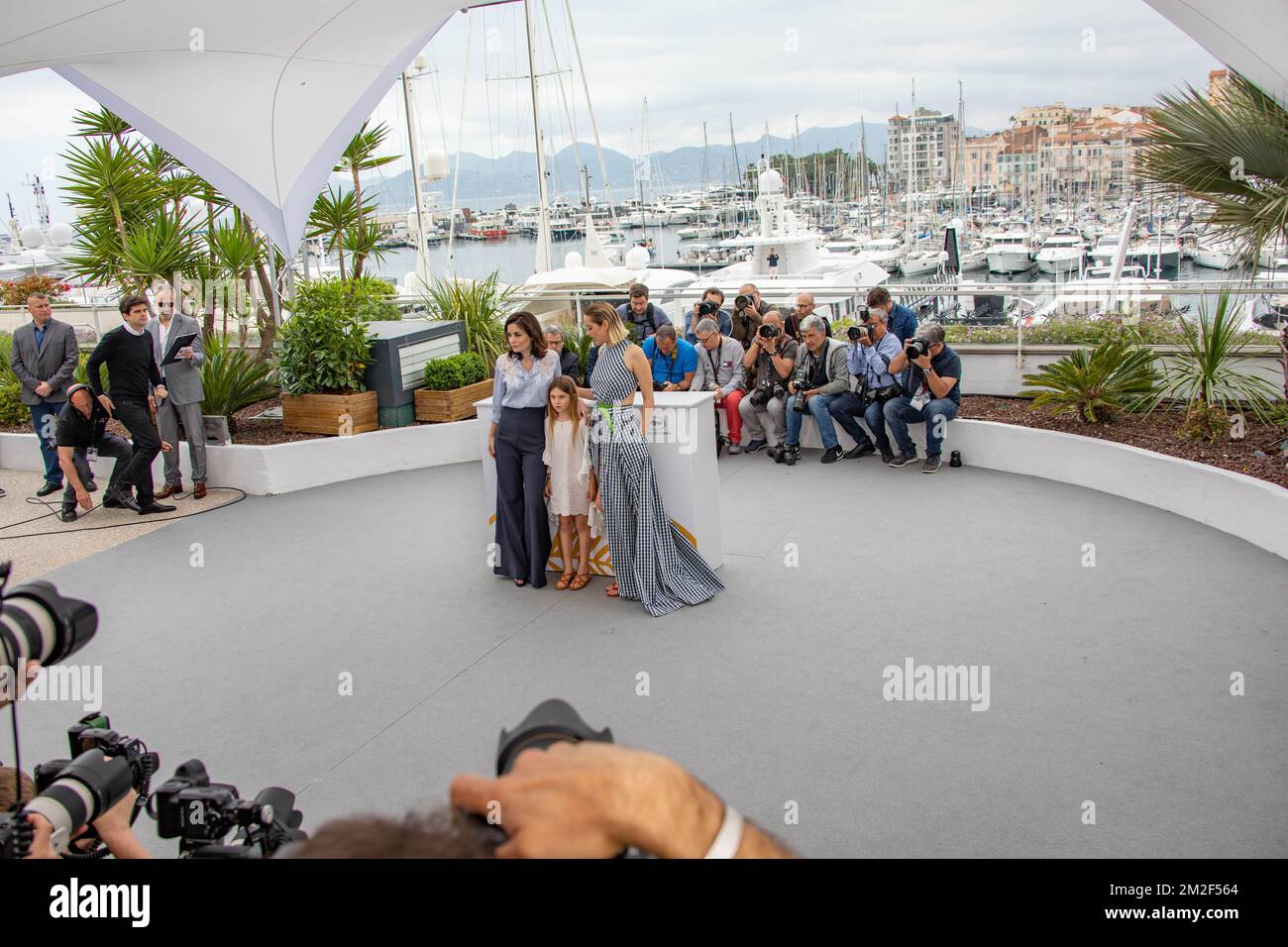 Photo du film "Gueule d'Ange", avec la Directrice Vanessa Filho, l'actrice Ayline Aksoy-Etaix et l'actrice Marion Cottilard, pendant le 71 ème Festival de Cannes, au Palais des Festival de Cannes. | Photocall du film « Gueule d'Ange », avec la réalisatrice Vanessa Filho, l'actrice Ayline Aksoy-Etaix et l'actrice Marion Cottilard, durant le 71 eme Festival de Cannes, au palais des Festival à Cannes. 12/05/2018 Banque D'Images