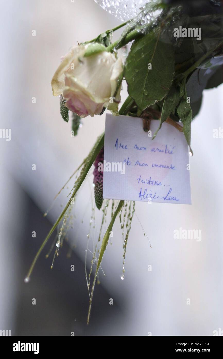 Fleurs photographiées sur le site du tournage de mardi dernier à Liège, à l'espace Tivoli, dans le centre-ville de Liège, vendredi 01 juin 2018. Un homme armé, Benjamin Herman, a abattu deux policiers et un passant. Le tireur était en congé de prison et a été abattu par la police. BELGA PHOTO ERIC LALMAND Banque D'Images