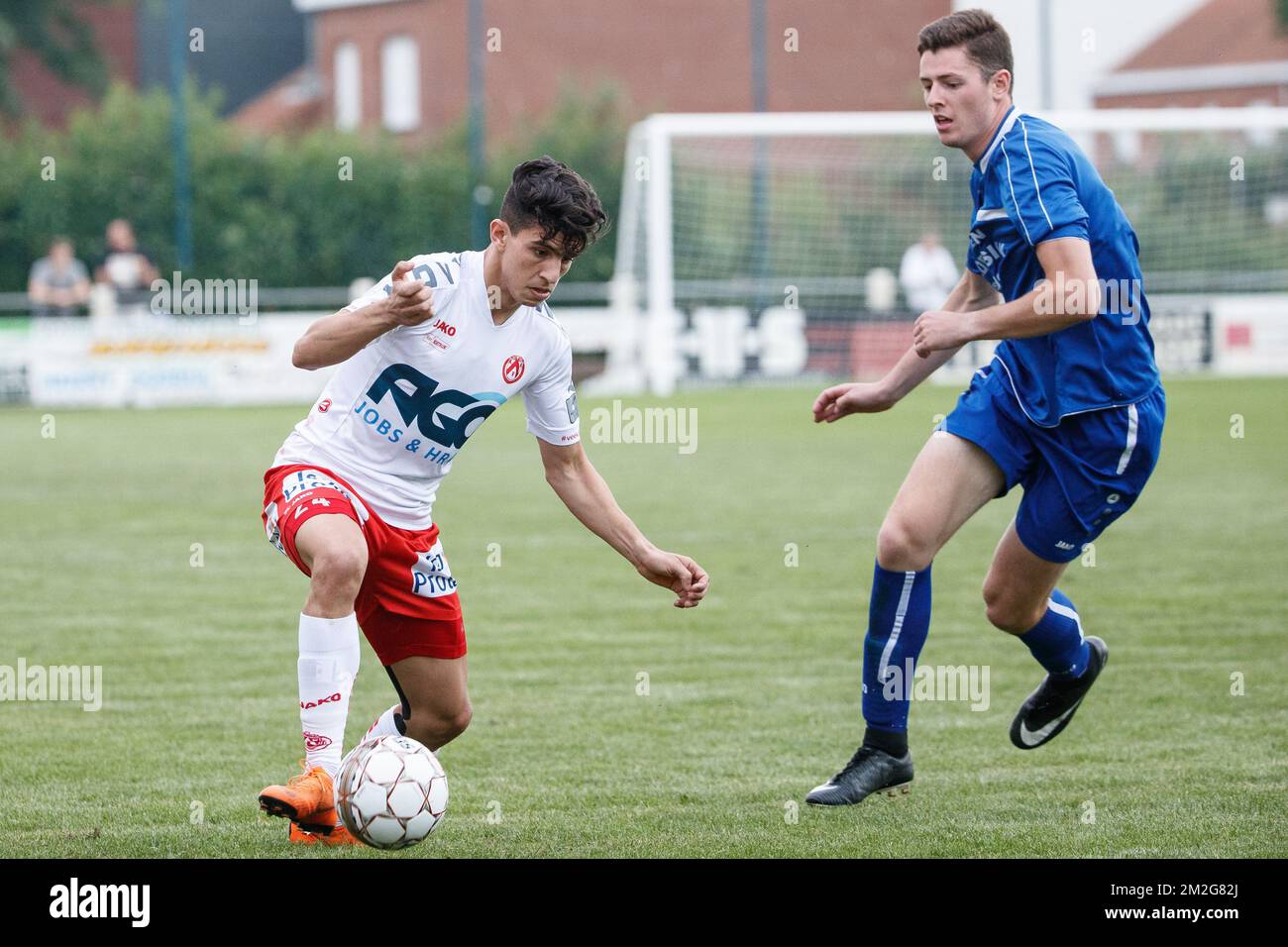 Youcef Atal de Courtrai combat pour le ballon lors d'un match amical, le premier de la nouvelle saison 2018-2019 pour KV Kortrijk, entre KRC Bissegem et Kortrijk, à Bissegem, samedi 23 juin 2018. BELGA PHOTO KURT DESPLENTER Banque D'Images
