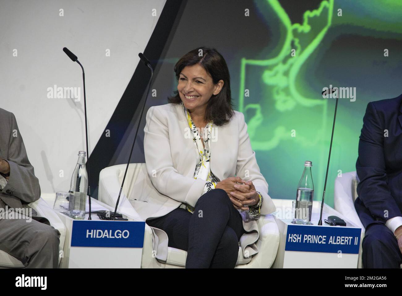 Transition Monaco Forum est une nouvelle plate-forme mondiale conçue pour accélérer la transition vers un avenir durable dans tous les secteurs. Il réunit 500 leaders mondiaux à Monaco les 26 et 27 juin 2018. Sur la photo Anne Hidalgo, Maire de Paris et Présidente du C40, France | transition Monaco Forum est une nouvelle plaque-forme mondiale destinée à accérer la transition vers un futur durable dans tous les secteurs, il assemble 500 leaders mondiaux à Monaco les 26 et 27 juin 2018. Sur la photo Anne Hidalgo, Maire de Paris et présidente du C40, France 26/06/2018 Banque D'Images