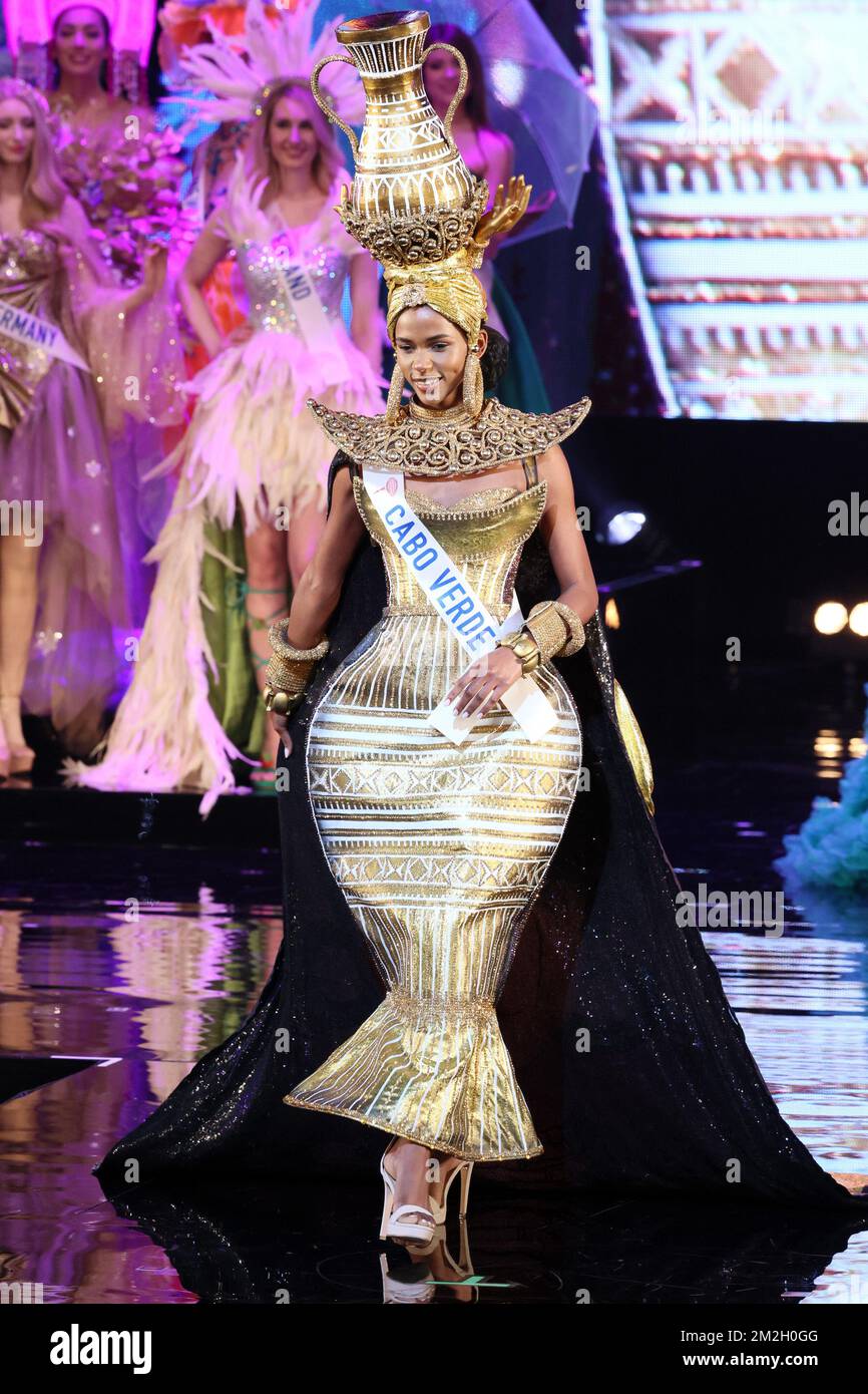 Tokyo, Japon. 13th décembre 2022. Mlle Carbo Verde Stephany Amado du premier gagnant-gagnant de Miss International 2022 en costume national sourit au Miss International Beauty Pageant 2022 à Tokyo mardi, 13 décembre 2022. 66 beautés du monde se sont rassemblées à Tokyo pour le spectacle de Miss International Beauty, la première fois en trois ans. Credit: Yoshio Tsunoda/AFLO/Alay Live News Banque D'Images