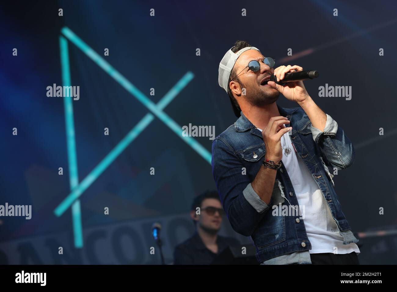 Le chanteur Amir Haddad se produit le premier jour du festival de musique Francofolies à Werchter, le jeudi 19 juillet 2018. L'édition 25th du festival se déroule de 19 juillet à 22 juillet. BELGA PHOTO VIRGINIE LEFOUR Banque D'Images